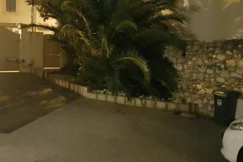 Gite Du Stade Le Studio Cour Parking Et Piscine Partagee Марсель Экстерьер фото